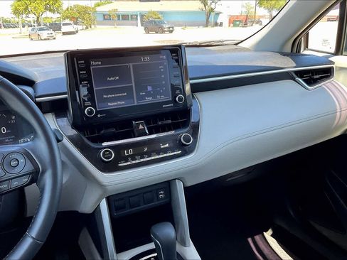 Used 2022 Toyota Corolla Cross LE image 14