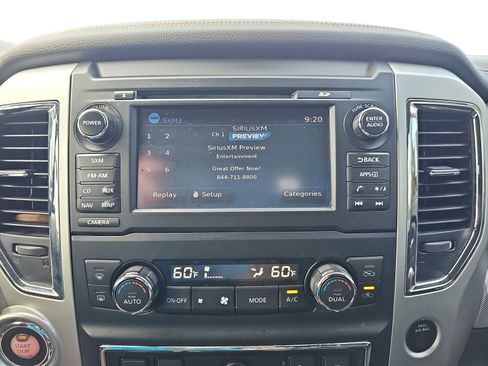 Used 2018 Nissan Titan PRO-4X w/ Pro-4x Convenience Package AWD/4WD image 18