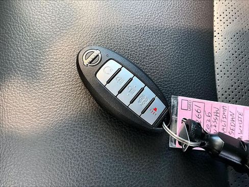 Used 2025 Nissan Altima 2.5 SL FWD image 14
