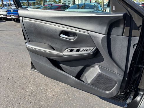 Used 2025 Nissan Sentra SV FWD image 18