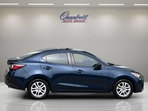 Used 2017 Toyota Yaris iA FWD image 3