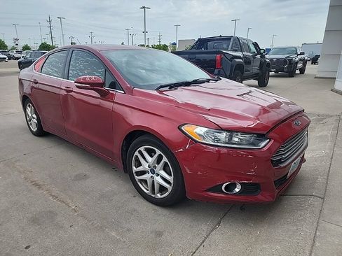 Used 2015 Ford Fusion SE FWD image 3