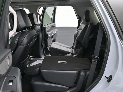 New 2025 Lincoln Navigator Reserve AWD/4WD image 12