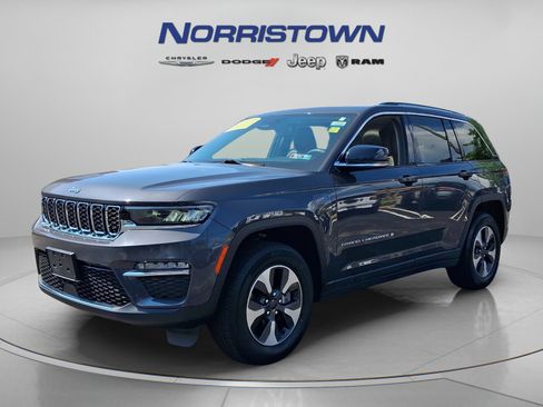 Used 2023 Jeep Grand Cherokee 4WD 4xe image 3