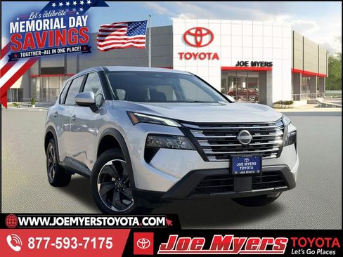 Used 2025 Nissan Rogue SV FWD image 1