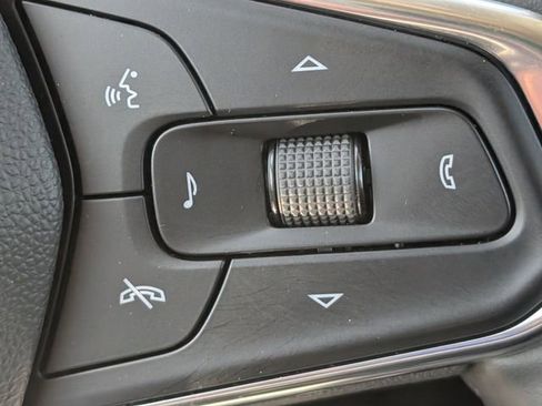 Used 2025 Chevrolet Trax LT w/ LT Convenience Package image 17