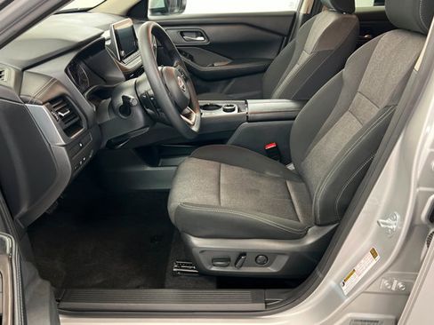Used 2024 Nissan Rogue SV AWD/4WD image 17