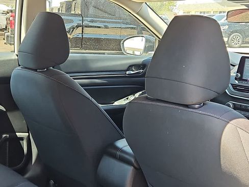 Used 2025 Nissan Altima 2.5 SV FWD image 17