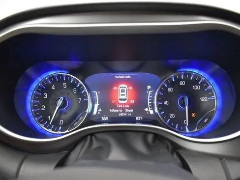Used 2024 Chrysler Pacifica Touring-L FWD image 27