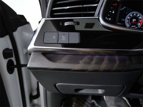 Used 2021 Audi Q8 Premium Plus w/ Premium Plus Package image 27