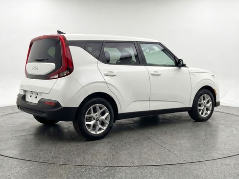 Used 2025 Kia Soul LX w/ LX Technology Package FWD image 9