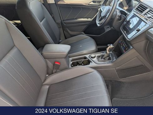 Used 2024 Volkswagen Tiguan SE AWD/4WD image 30