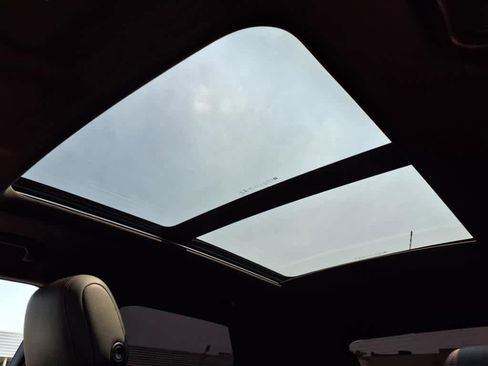 Used 2021 Chevrolet TrailBlazer RS w/ Sun and Liftgate Package image 17