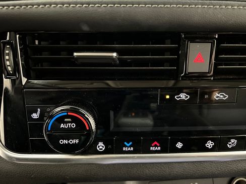 Used 2025 Nissan Rogue SL w/ Tech Package image 49