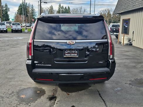 Used 2018 Cadillac Escalade ESV Luxury image 4