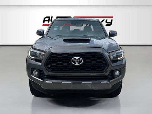 Used 2021 Toyota Tacoma TRD Sport RWD image 2