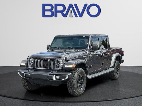 Used 2025 Jeep Gladiator Sport AWD/4WD image 1