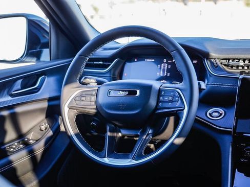 New 2025 Jeep Grand Cherokee Altitude image 16