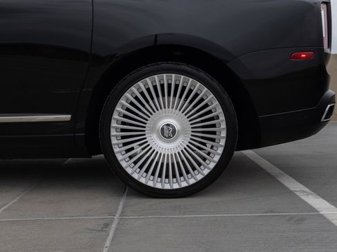Used 2021 Rolls-Royce Cullinan image 11