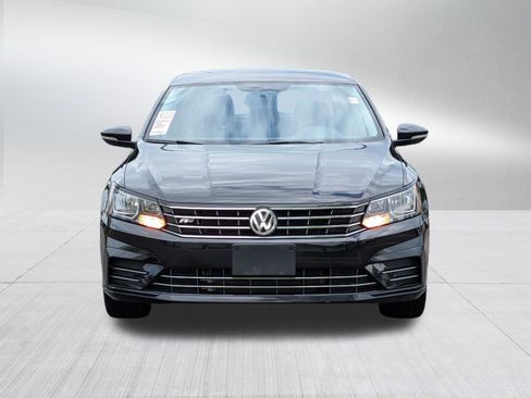 Used 2017 Volkswagen Passat 1.8T R-Line FWD image 2