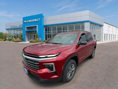 Used 2026 Chevrolet Traverse LT w/ Driver Confidence Package AWD/4WD image 1