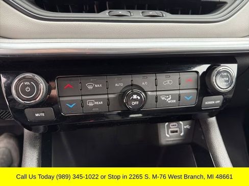 Used 2025 Jeep Compass Limited image 19