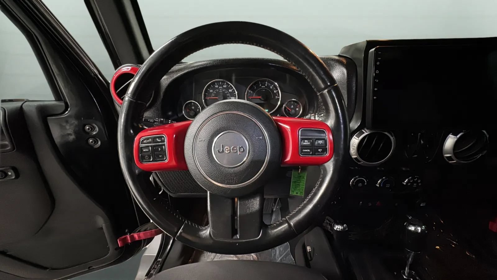 Used 2018 Jeep Wrangler Unlimited Sahara w/ Connectivity Group AWD/4WD image 21
