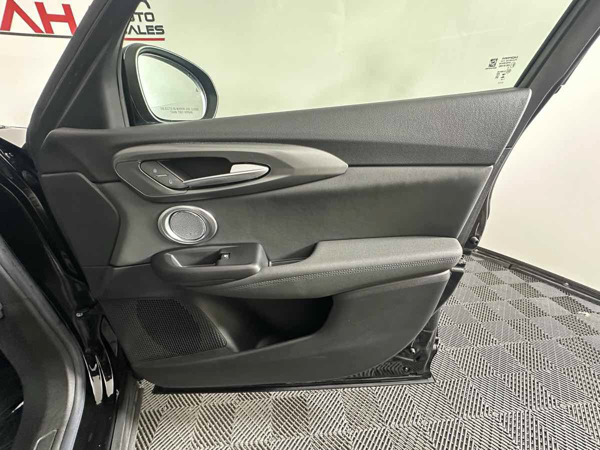 Used 2024 Alfa Romeo Tonale Ti AWD/4WD image 17