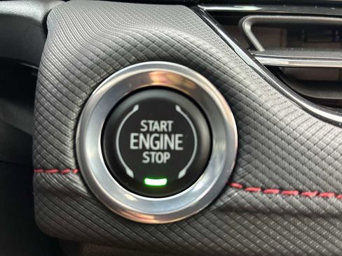 Used 2025 Chevrolet TrailBlazer RS w/ Convenience Package image 16