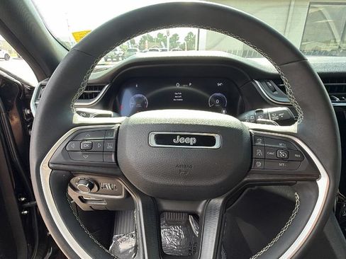 Used 2024 Jeep Grand Cherokee L Altitude RWD image 15