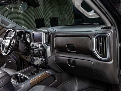 Used 2021 Chevrolet Silverado 1500 LT Trail Boss w/ Convenience Package II image 17