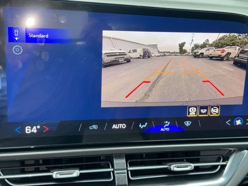 Used 2026 Chevrolet Equinox EV LT FWD image 28