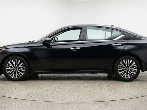 Used 2025 Nissan Altima 2.5 SV image 5