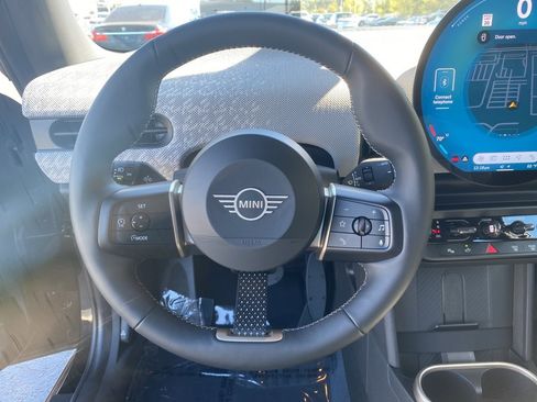 Used 2025 MINI Cooper 2-Door Hardtop image 12