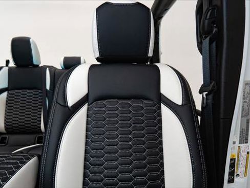 Used 2025 Jeep Gladiator Sport image 31