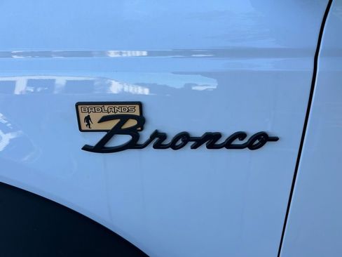 Used 2022 Ford Bronco Badlands w/ Sasquatch Package AWD/4WD image 11