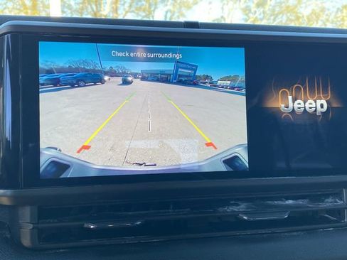 Used 2024 Jeep Gladiator Sport image 14