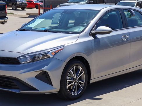 Used 2023 Kia Forte LXS FWD image 7