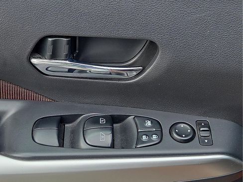 Used 2020 Nissan Kicks SR w/ Exterior Package image 10