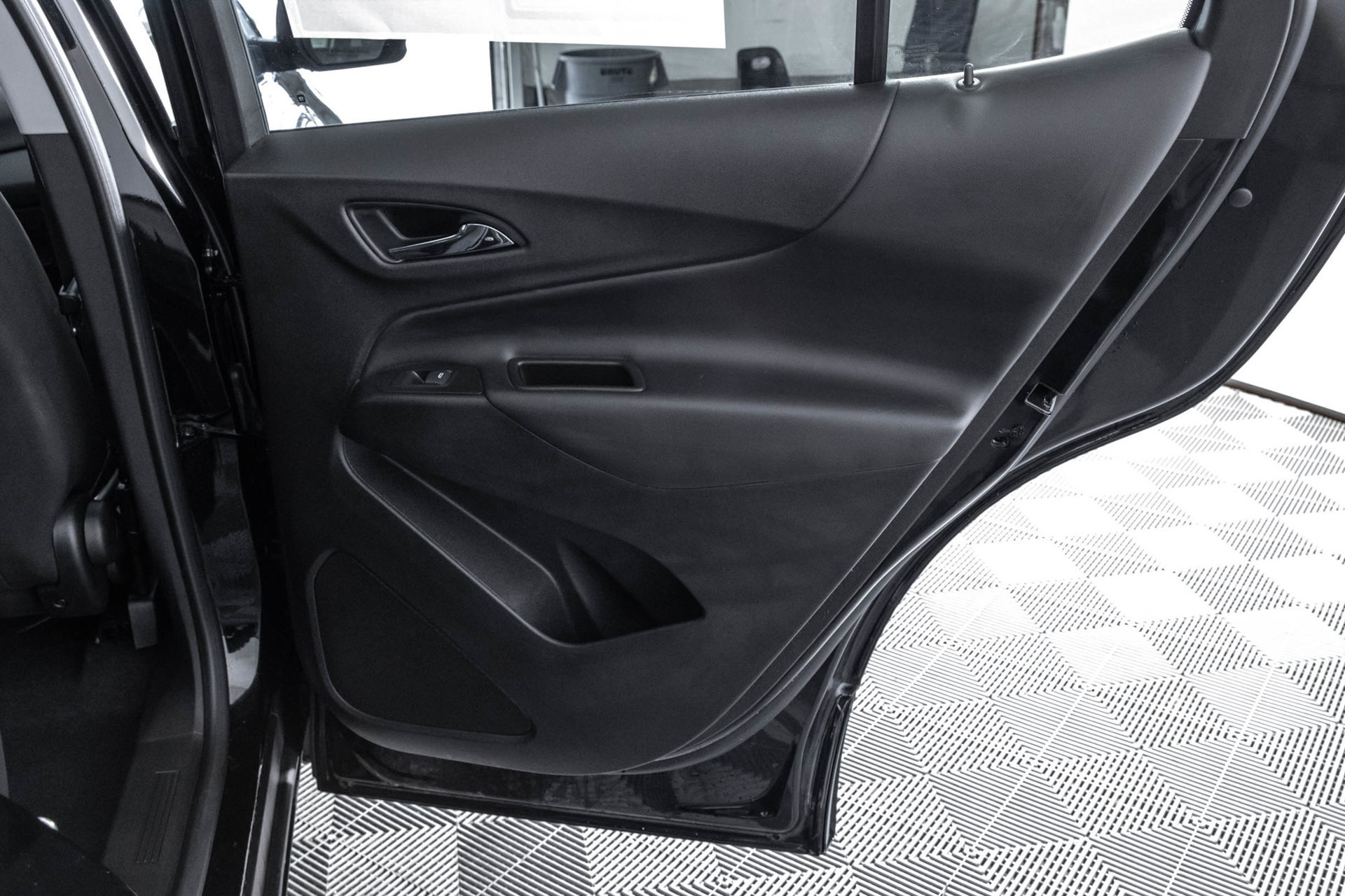 Used 2024 Chevrolet Equinox LT w/ LPO, Floor Liner Package AWD/4WD image 40