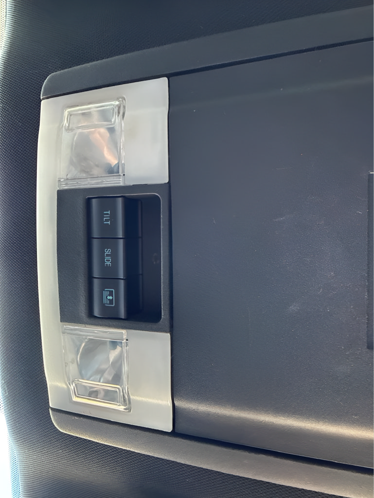 Used 2019 Ford Explorer XLT w/ Equipment Group 202A AWD/4WD image 28