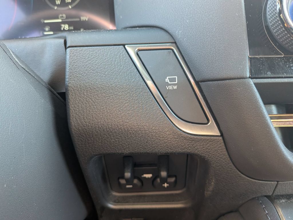 Used 2024 Lexus GX 550 w/ Accessory Package (31) AWD/4WD image 20