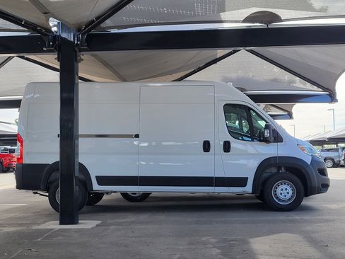 Used 2026 RAM ProMaster 2500 w/ Convenience Group FWD image 3
