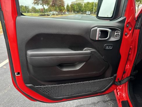 Used 2023 Jeep Gladiator Sport image 23