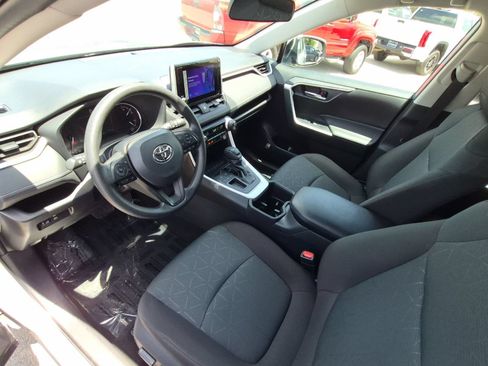 Used 2025 Toyota RAV4 XLE FWD image 9
