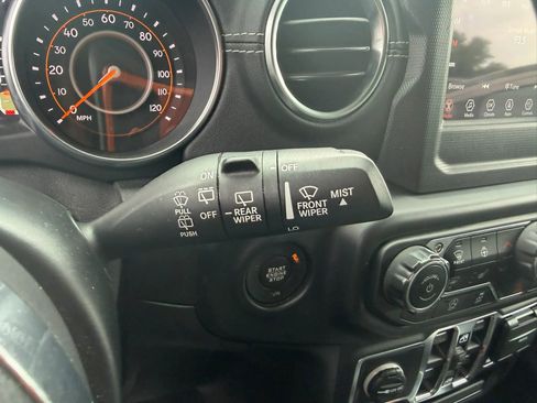 Used 2019 Jeep Wrangler Unlimited Sahara w/ Cold Weather Group AWD/4WD image 15