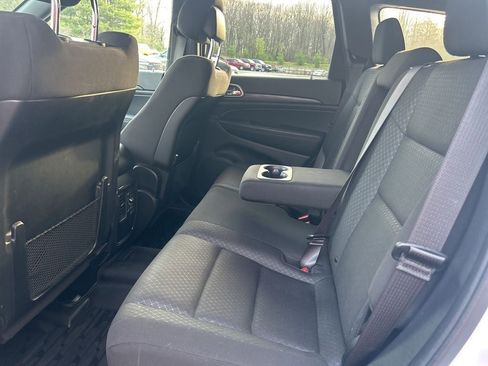 Used 2020 Jeep Grand Cherokee Laredo image 21