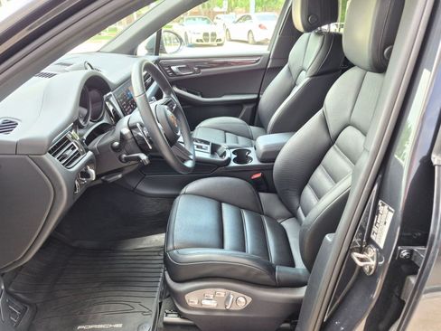 Certified 2026 Porsche Macan AWD/4WD image 5