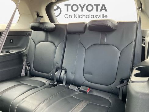 Used 2025 Honda Pilot EX-L image 24