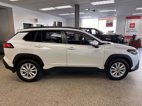 Used 2022 Toyota Corolla Cross LE w/ Moonroof Package AWD/4WD image 5